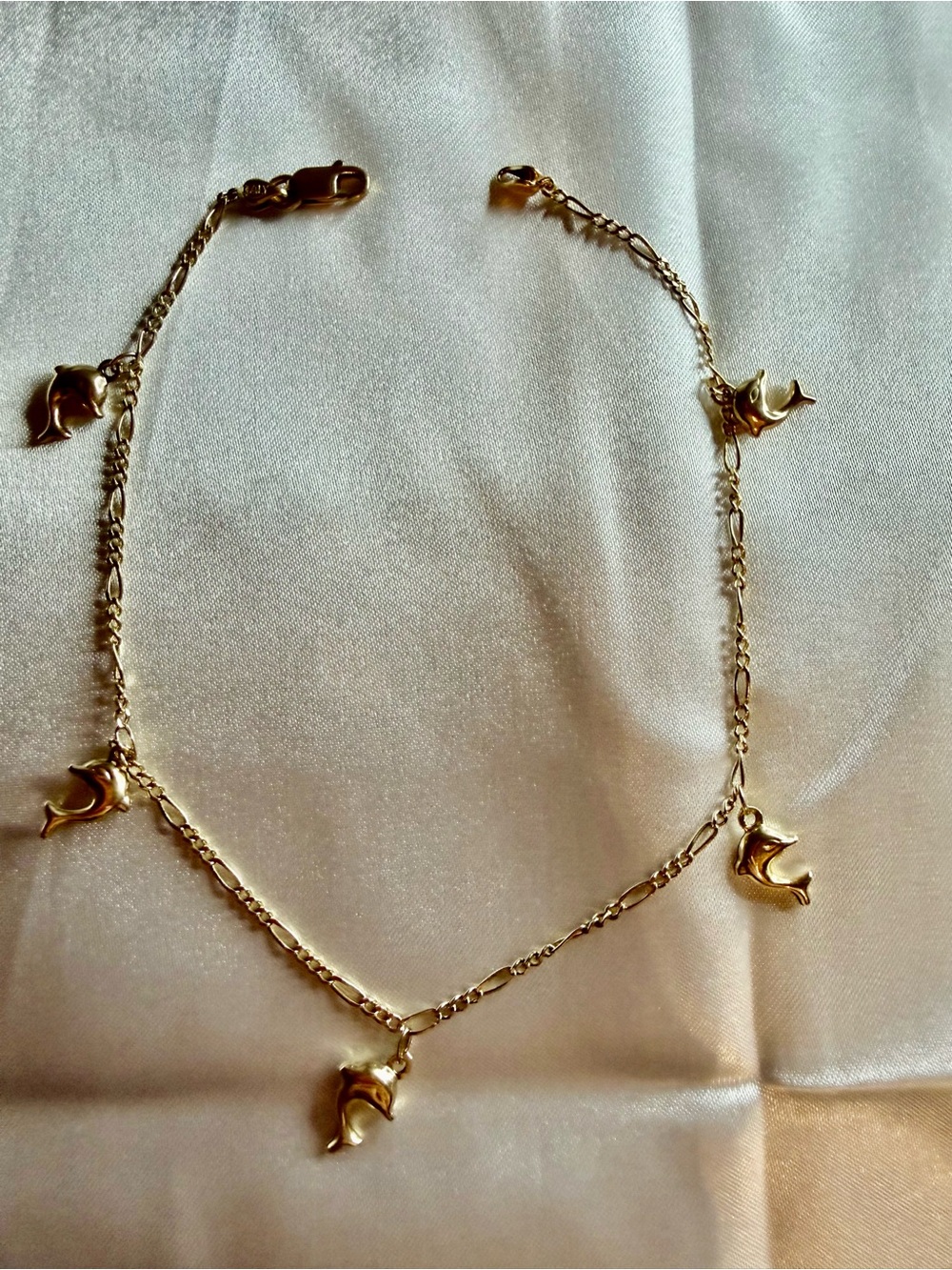 Gold Dolphin Charm Bracelet for Women - Elegant Gold-Tone Chain